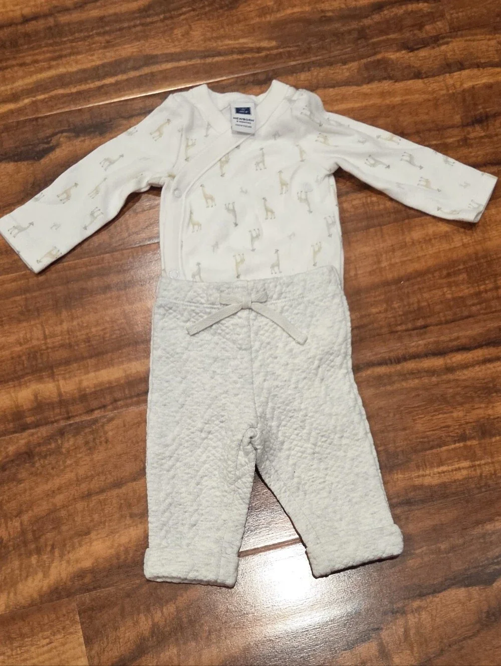 Janie and Jack NWT/EUC Newborn Giraffe Footie, Bodysuit, Pants, Reversible Bib